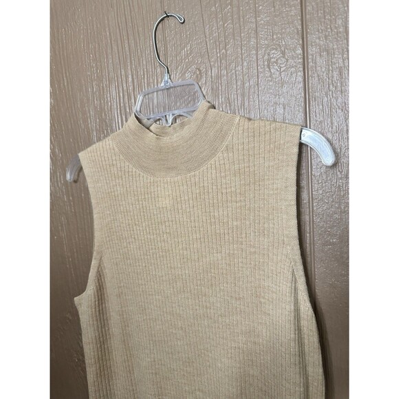 Halston Turtle Neck Beige Rank Top Sweater 100% Merino Wool Size XL Warm Cozy - Picture 2 of 4